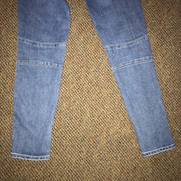 NO LONGER FOR SALE American Eagle Ankle Jeans - Picture 7 of 8